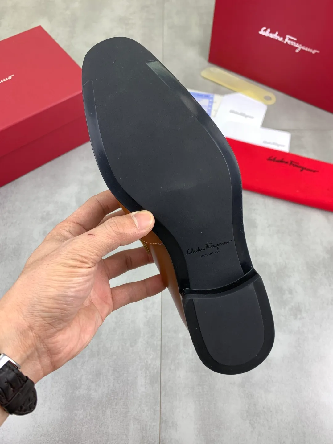 Men's men's shoes 💰P600💰[New model] High quality water-dyed cowhide 🆘[Salvatore Ferragamo] Ferragamo's latest casual business leather shoes for men! Listed simultaneously! The fabric is made of specially imported original calfskin, and the interior is made of imported water-dyed cowhide. It is absolutely luxurious and leads the fashion trend. Matching code: 38-44 (45 and 46 can be customized) 5️⃣ colors available